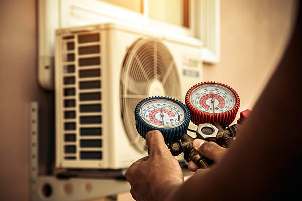 Professional Ac Installation technician working in Lincoln, IL